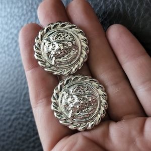 VTG lion earrings
